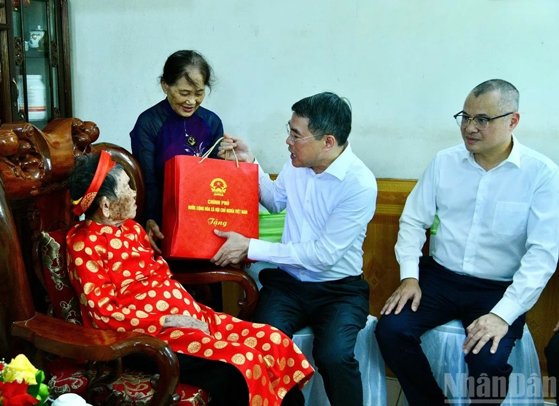 Thủ tướng Chính phủ Lê Minh Hưng chủ trì cuộc làm việc với Ban Thường vụ Tỉnh ủy Phú Thọ