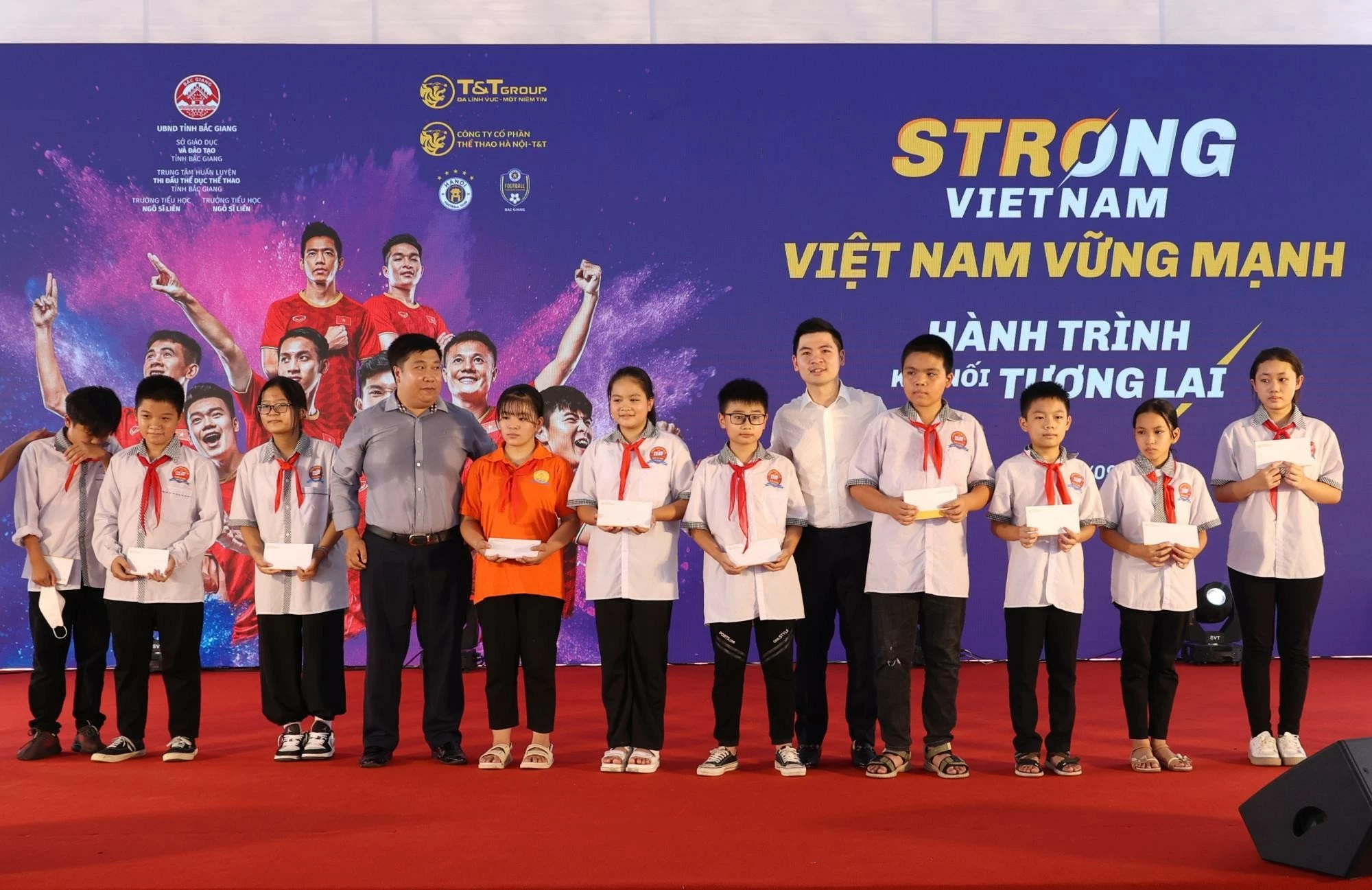 Trung tâm Bóng đá Cộng đồng Hà Nội FC: Bước khởi đầu từ một cam kết với cử tri