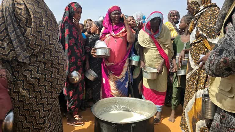 Sudan lún sâu vào khủng hoảng, xung đột nội bộ chưa dứt, lại thêm cú sốc từ bên ngoài