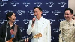 Khi Thủ tướng Thái Lan hòa nhịp cùng rocker trẻ