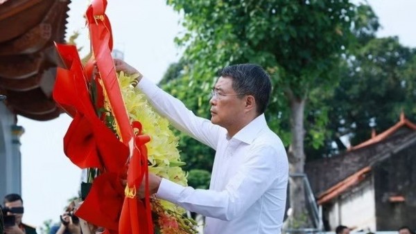 Thủ tướng Lê Minh Hưng tri ân các Anh hùng liệt sĩ tại tỉnh Lạng Sơn