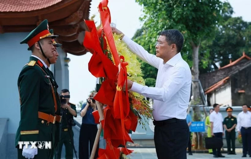 Thủ tướng Lê Minh Hưng tri ân các Anh hùng liệt sĩ tại tỉnh Lạng Sơn