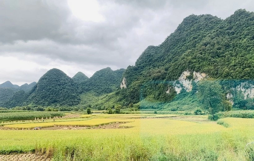 29.13. Đi giữa miền Non nước Cao Bằng 29.13. Đi giữa miền Non nước Cao Bằng