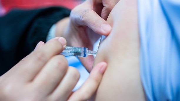 Lần đầu thử nghiệm vaccine phòng Ebola chủng Bundibugyo trên người