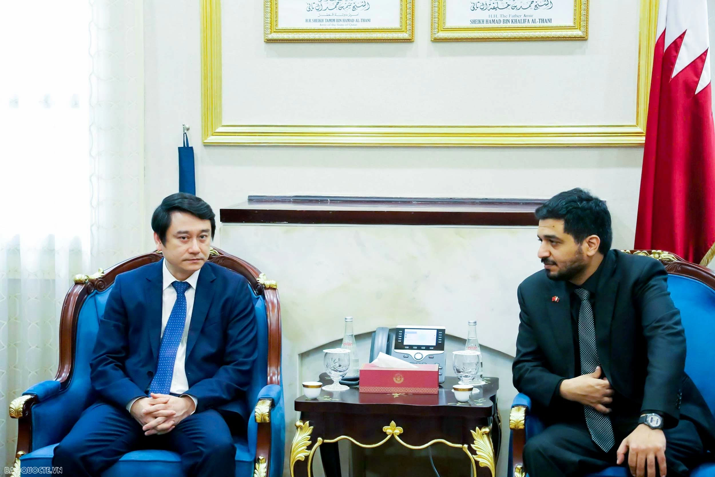 Thứ trưởng Ngoại giao Lê Anh Tuấn viếng, ghi sổ tang tưởng niệm cựu Quốc vương Qatar Sheikh Hamad bin Khalifa Al Thani