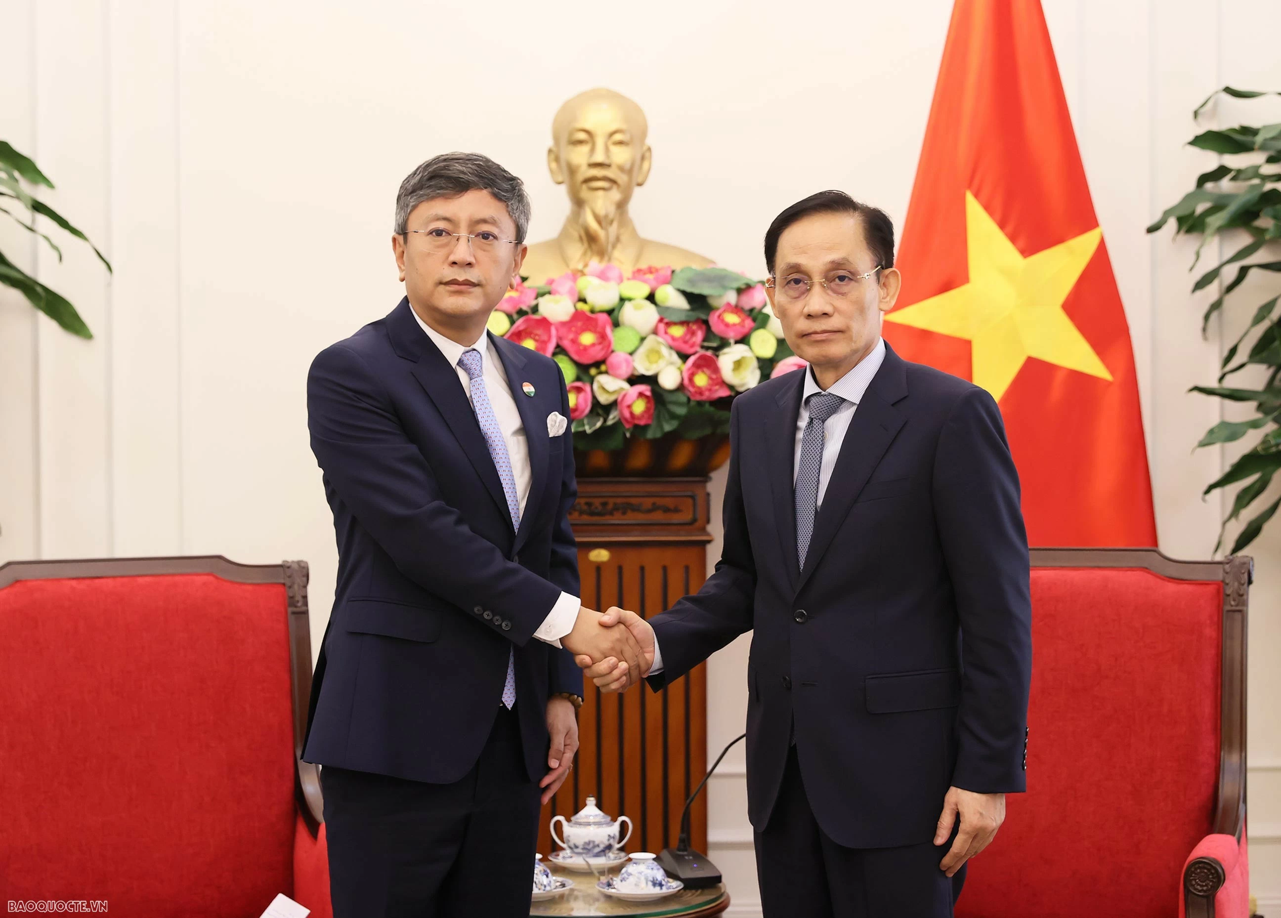 Ủy viên Bộ Chính trị, Bí thư Đảng ủy Bộ, Bộ trưởng  Ngoại giao Lê Hoài Trung đã tiếp Đại sứ Ấn Độ tại Việt Nam Tshering Sherpa. (Ảnh: Thành Long)