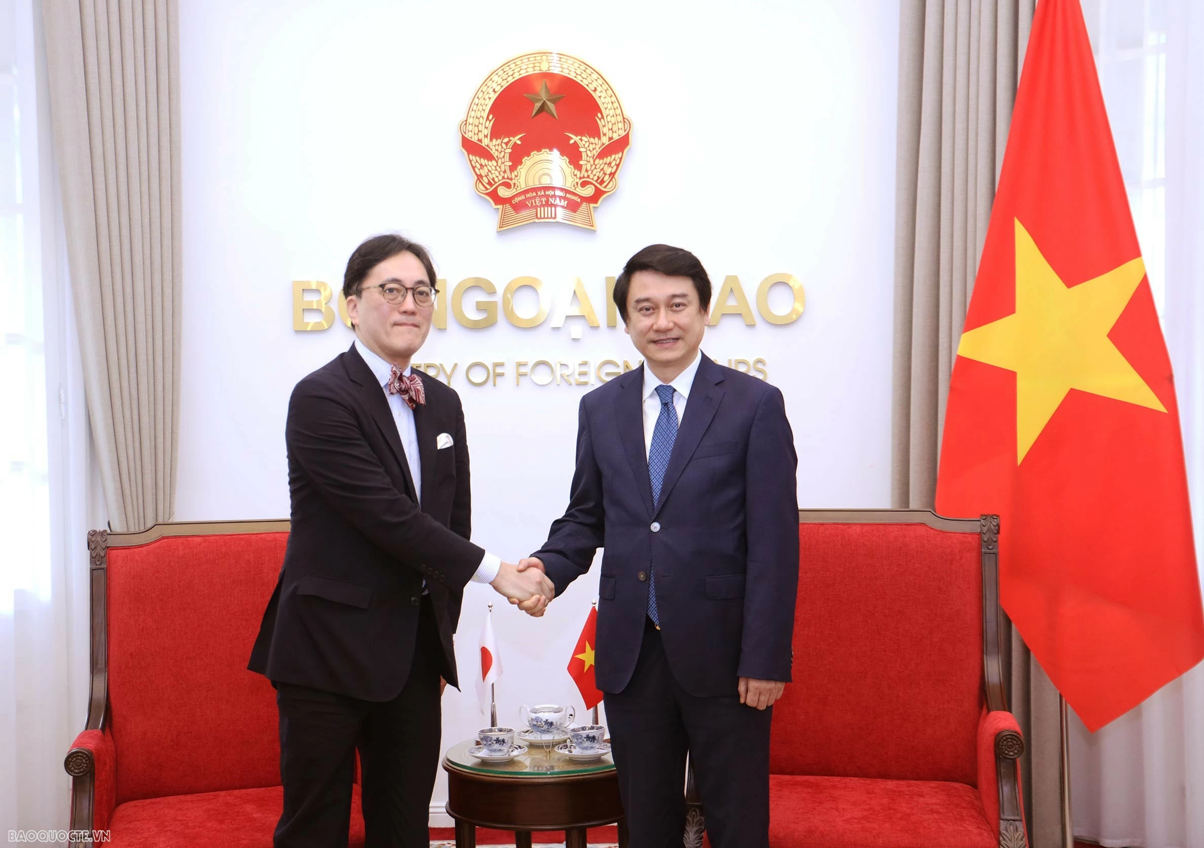Thứ trưởng Ngoại giao Lê Anh Tuấn tiếp Nakamura Kazuhiko, Cố vấn pháp lý, Cục trưởng Cục Pháp lý quốc tế, Bộ Ngoại giao Nhật Bản. (Ảnh: Thành Long)