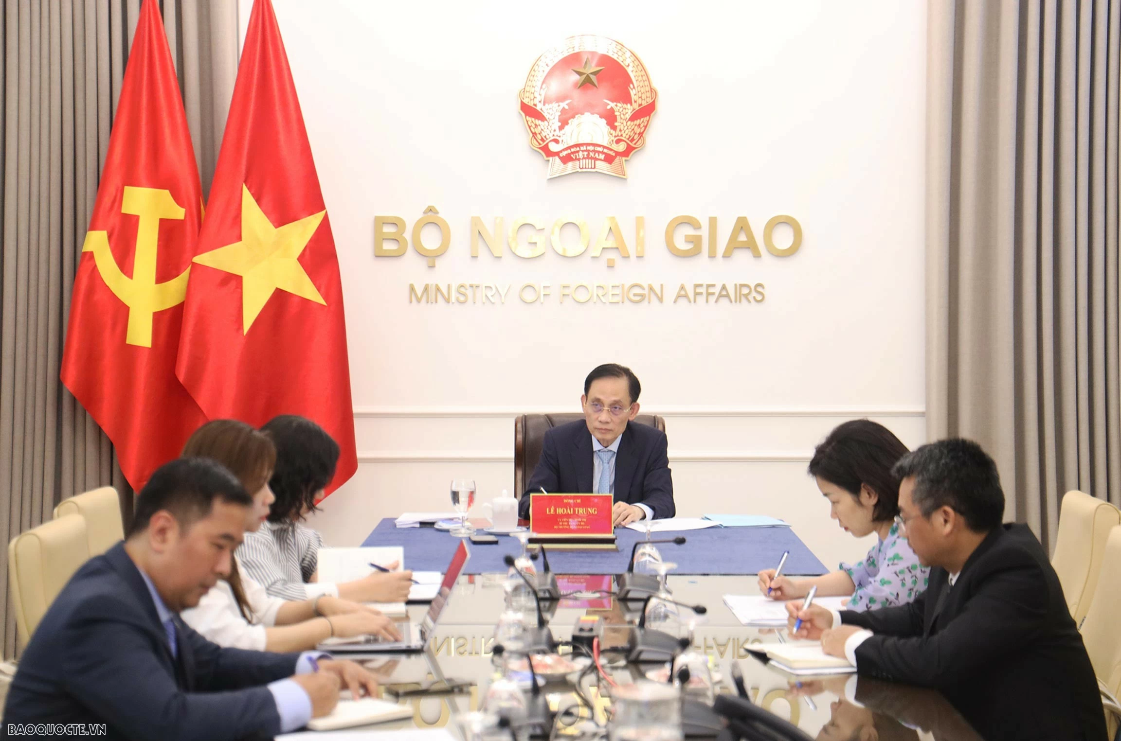 Bộ trưởng Ngoại giao Lê Hoài Trung đã điện đàm với Bộ trưởng Ngoại giao Nhà nước Kuwait Sheikh Jarrah Jaber Al-Ahmad Al-Sabah. (Ảnh: Thành Long) Bộ trưởng Ngoại giao Lê Hoài Trung đã điện đàm với Bộ trưởng Ngoại giao Nhà nước Kuwait Sheikh Jarrah Jaber Al-Ahmad Al-Sabah. (Ảnh: Thành Long)