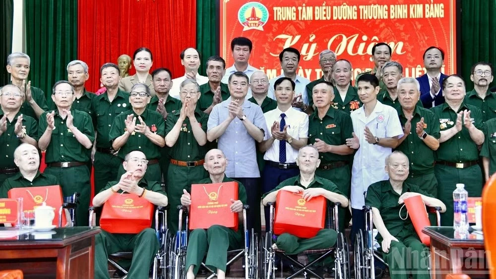 Kết tinh thành nét đẹp nhân văn rất sâu sắc, viết tiếp truyền thống nghĩa tình cao đẹp của dân tộc ta Kết tinh thành nét đẹp nhân văn rất sâu sắc, viết tiếp truyền thống nghĩa tình cao đẹp của dân tộc ta