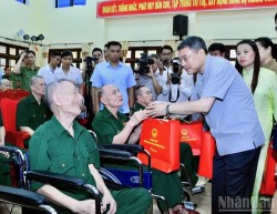 Thủ tướng Chính phủ Lê Minh Hưng tri ân thương bệnh binh tại Trung tâm Kim Bảng