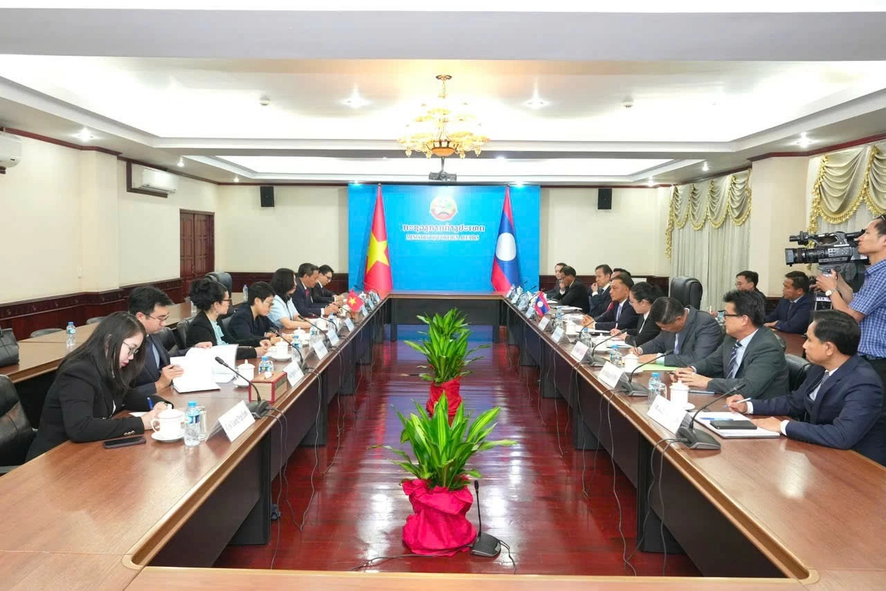 Ký kết biên bản ghi nhớ hợp tác về kiều bào giữa Bộ Ngoại giao Việt Nam và Bộ Ngoại giao Lào