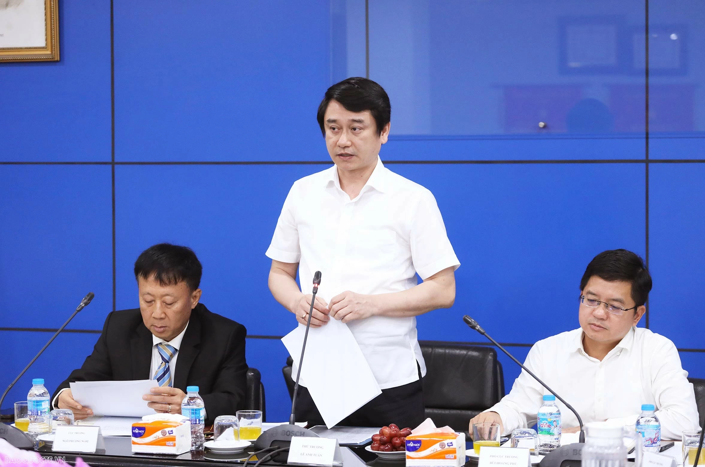 Thứ trưởng Ngoại giao Lê Anh Tuấn phát biểu chỉ đạo. (Ảnh: Thành Long)