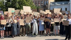 Ukraine: Người dân phẫn nộ, biểu tình phản đối việc Tổng thống Zelensky miễn nhiệm Bộ trưởng Quốc phòng Fedorov