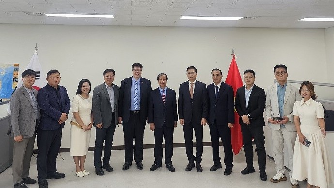 Ban Chính sách và Chiến lược Trung ương làm việc với Hiệp hội Doanh nhân & Đầu tư Việt Nam – Hàn Quốc