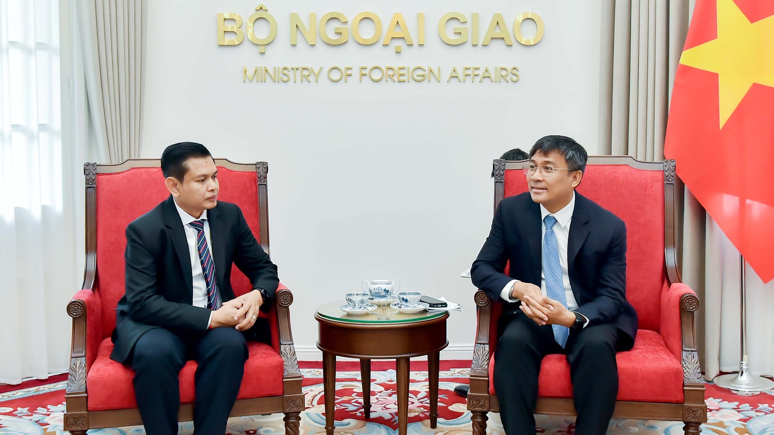 Tăng cường hợp tác xây dựng ngành giữa hai Bộ Ngoại giao Việt Nam và Lào