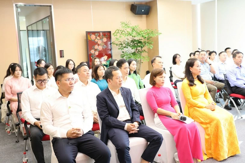 Trưởng Ban Nội chính Trung ương thăm, làm việc với Tổng Lãnh sự quán Việt Nam tại Trùng Khánh