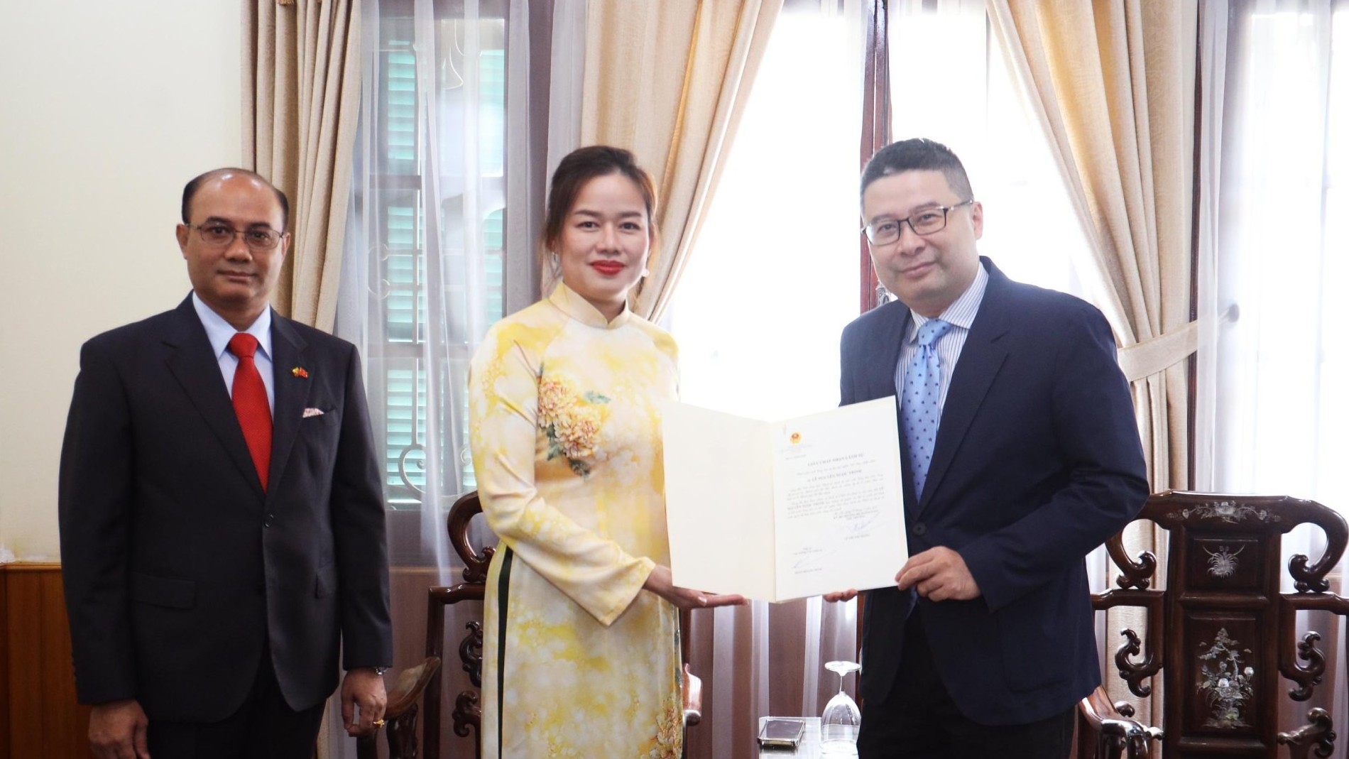 Trao Giấy chấp nhận Lãnh sự danh dự Myanmar tại TP. Hồ Chí Minh
