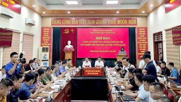 Từ vụ điểm 10 Toán bất thường ở Tuyên Quang: Gian dối thi cử không bắt đầu từ học sinh