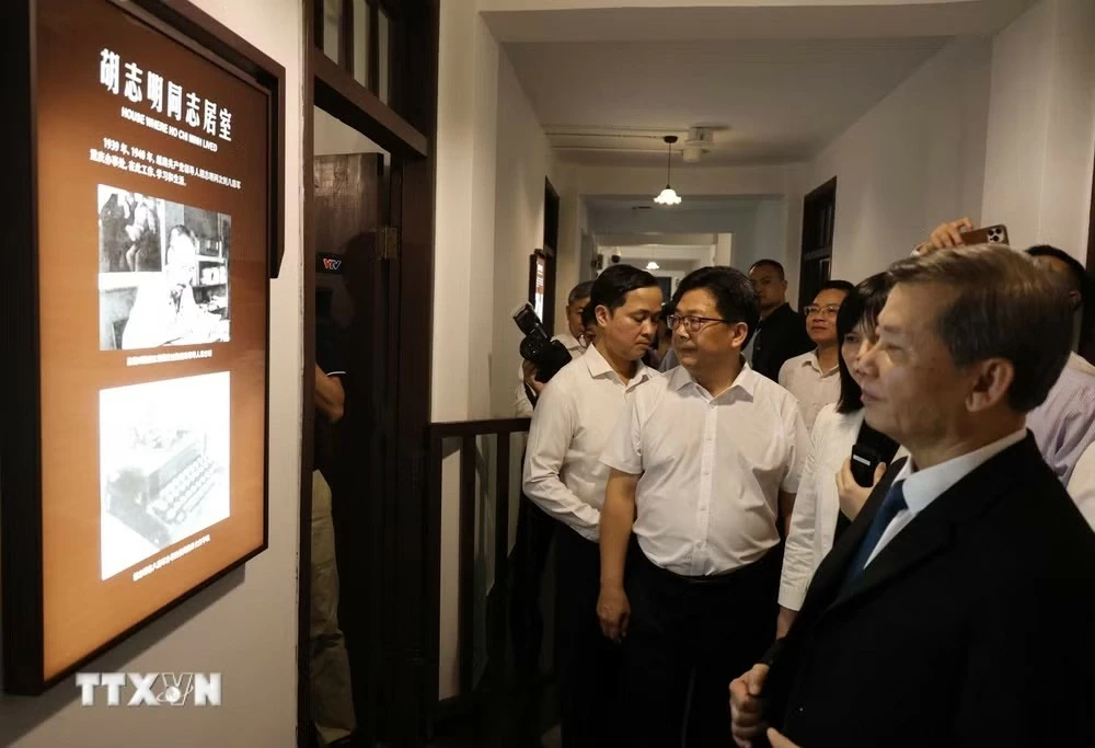 Đoàn đại biểu Đảng Cộng sản Việt Nam thăm và làm việc tại thành phố Trùng Khánh, Trung Quốc