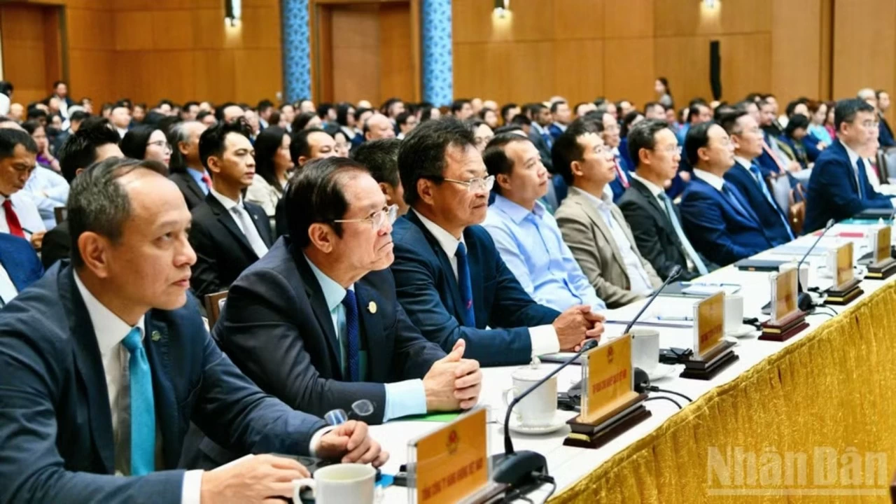 Lãnh đạo các tập đoàn, tổng công ty nhà nước tham dự hội nghị. (Nguồn: Nhandan) Lãnh đạo các tập đoàn, tổng công ty nhà nước tham dự hội nghị. (Nguồn: Nhandan)
