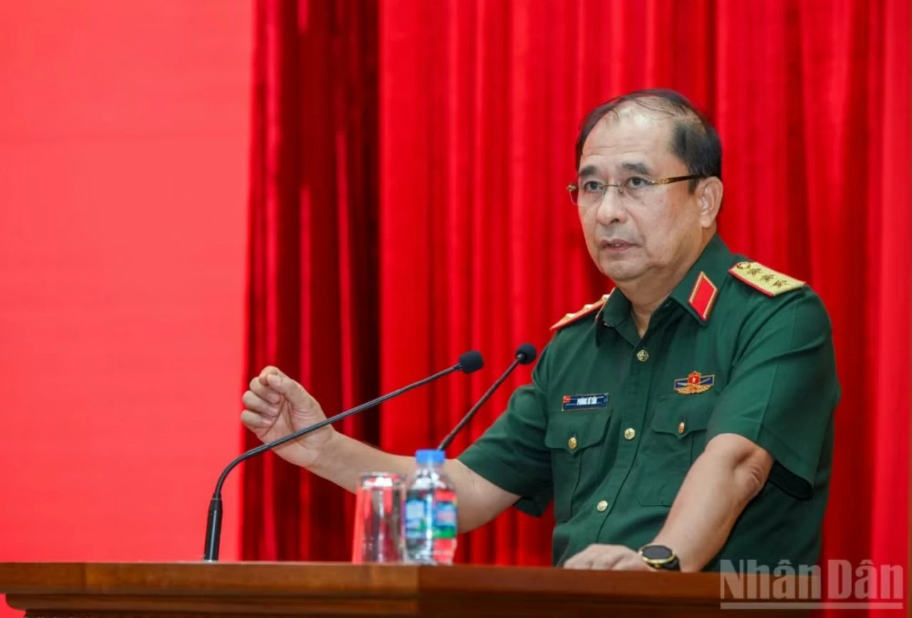 Đồng chí Thượng tướng Phùng Sĩ Tấn, Phó Tổng Tham mưu trưởng Quân đội nhân dân Việt Nam, Tổ phó Tổ công tác liên ngành, Phó trưởng Ban Chỉ đạo Bộ Quốc phòng về việc Việt Nam tham gia hoạt động gìn giữ hòa bình Liên hợp quốc. (Nguồn: Nhandan) Đồng chí Thượng tướng Phùng Sĩ Tấn, Phó Tổng Tham mưu trưởng Quân đội nhân dân Việt Nam, Tổ phó Tổ công tác liên ngành, Phó trưởng Ban Chỉ đạo Bộ Quốc phòng về việc Việt Nam tham gia hoạt động gìn giữ hòa bình Liên hợp quốc. (Nguồn: Nhandan)