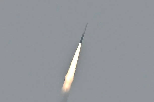 Tên lửa quỹ đạo Vikram-1 của công ty Skyroot Aerospace cất cánh từ Trung tâm Vũ trụ Satish Dhawan ở Sriharikota, bang Andhra Pradesh, Ấn Độ, ngày 18/7/2026. Tên lửa quỹ đạo Vikram-1 của công ty Skyroot Aerospace cất cánh từ Trung tâm Vũ trụ Satish Dhawan ở Sriharikota, bang Andhra Pradesh, Ấn Độ, ngày 18/7/2026.