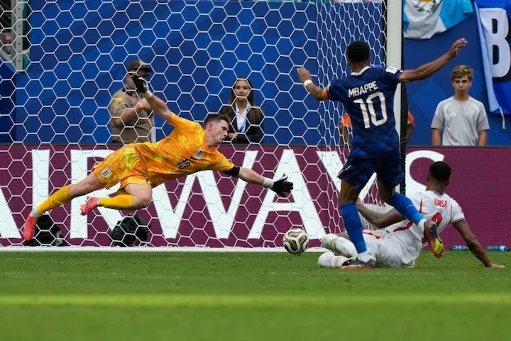 Kết quả bóng đá World Cup 2026: Anh 6-4 Pháp: Saka lập hat-trick, Mbappe vượt Messi, tuyển Anh thắng trong trận tranh hạng Ba Kết quả bóng đá World Cup 2026: Anh 6-4 Pháp: Saka lập hat-trick, Mbappe vượt Messi, tuyển Anh thắng trong trận tranh hạng Ba