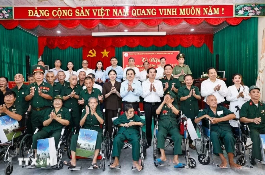 Chủ tịch Quốc hội tri ân người có công tại Thành phố Hồ Chí Minh Chủ tịch Quốc hội tri ân người có công tại TP. Hồ Chí Minh