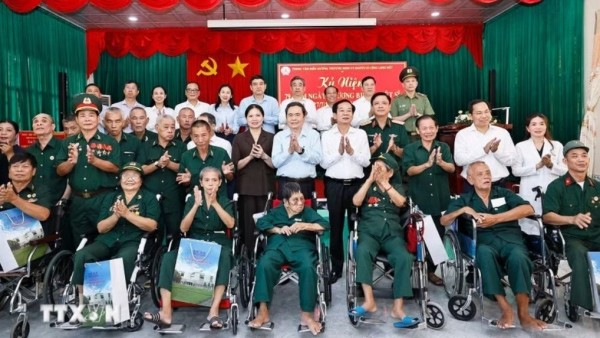 Chủ tịch Quốc hội tri ân người có công tại TP. Hồ Chí Minh