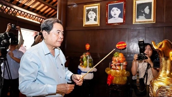 Chủ tịch Quốc hội Trần Thanh Mẫn viếng Anh hùng liệt sĩ Võ Thị Sáu, thăm Bà mẹ Việt Nam Anh hùng