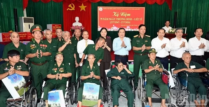 Chủ tịch Quốc hội Trần Thanh Mẫn viếng Anh hùng liệt sĩ Võ Thị Sáu, thăm Bà mẹ Việt Nam Anh hùng Chủ tịch Quốc hội Trần Thanh Mẫn viếng Anh hùng liệt sĩ Võ Thị Sáu, thăm Bà mẹ Việt Nam Anh hùng