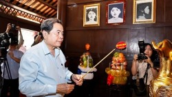 Chủ tịch Quốc hội Trần Thanh Mẫn viếng Anh hùng liệt sĩ Võ Thị Sáu, thăm Bà mẹ Việt Nam Anh hùng