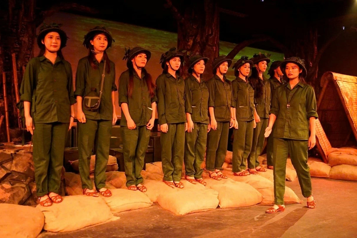 Đưa lịch sử chạm vào trái tim: Sức hút từ ‘Huyền thoại tuổi thanh xuân’ Đưa lịch sử chạm vào trái tim: Sức hút từ ‘Huyền thoại tuổi thanh xuân’