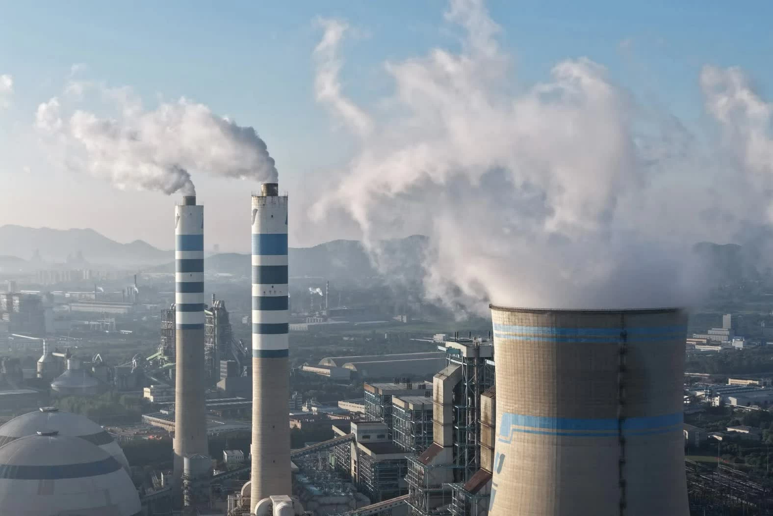 Một nhà máy nhiệt điện than tại Zhenjiang, Trung Quốc, trong ảnh chụp vào thứ Tư. (Nguồn: Getty Images)