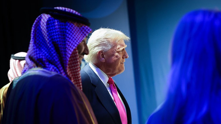 Mỹ 'bật đèn xanh' cho một đồng minh Vùng Vịnh làm giàu uranium, nói chỉ chờ Tổng thống Trump phê duyệt