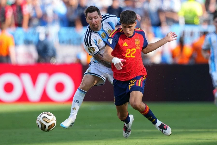 Messi bất lực trước sự hoàn hảo của Tây Ban Nha: El Pulga đã không thể tạo nên phép màu cuối cùng Messi bất lực trước sự hoàn hảo của Tây Ban Nha: El Pulga đã không thể tạo nên phép màu cuối cùng