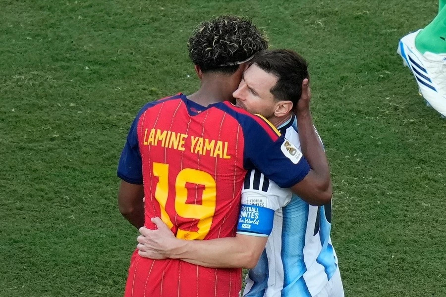 Messi bất lực trước sự hoàn hảo của Tây Ban Nha: El Pulga đã không thể tạo nên phép màu cuối cùng Messi bất lực trước sự hoàn hảo của Tây Ban Nha: El Pulga đã không thể tạo nên phép màu cuối cùng