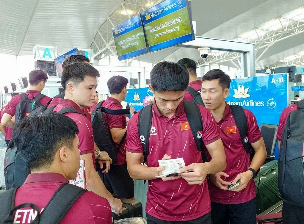 Đội tuyển Việt Nam lên đường sang Thái Lan, chuẩn bị đá trận ra quân ASEAN Championship 2026 Đội tuyển Việt Nam lên đường sang Thái Lan, chuẩn bị đá trận ra quân ASEAN Championship 2026