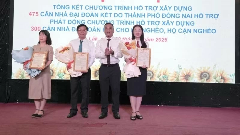 Tỉnh Đắk Lắk phát động chương trình hỗ trợ xây dựng 300 căn nhà Đại đoàn kết cho hộ nghèo do Tổng Bí thư, Chủ tịch nước Tô Lâm trao tặng Tỉnh Đắk Lắk phát động chương trình hỗ trợ xây dựng 300 căn nhà Đại đoàn kết cho hộ nghèo do Tổng Bí thư, Chủ tịch nước Tô Lâm trao tặng