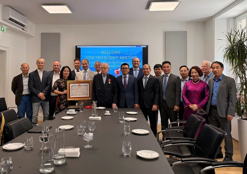Trao tặng Huân chương Hữu nghị của Chủ tịch nước cho ông Peter Jankowitsch và Hội Áo – Việt Trao tặng Huân chương Hữu nghị của Chủ tịch nước cho ông Peter Jankowitsch và Hội Áo – Việt