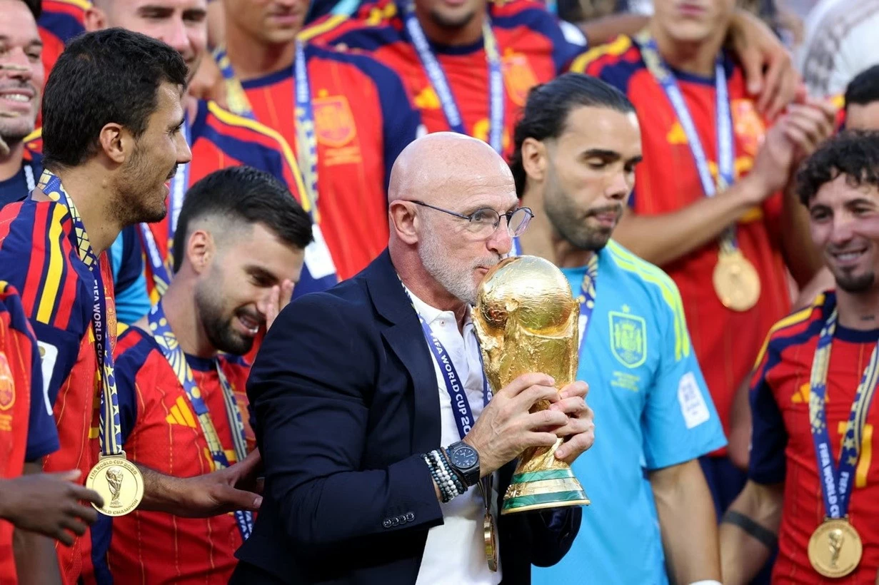Tây Ban Nha lên ngôi World Cup 2026 và khác biệt của HLV De La Fuente Tây Ban Nha lên ngôi World Cup 2026 và khác biệt của HLV De La Fuente