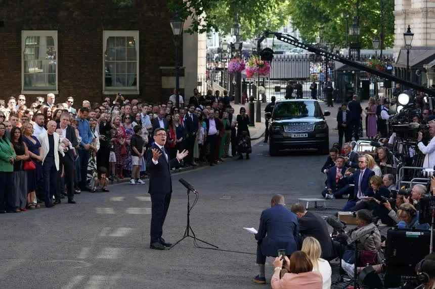 Tân Thủ tướng Andy Burnham và nỗ lực chèo lái con thuyền Anh