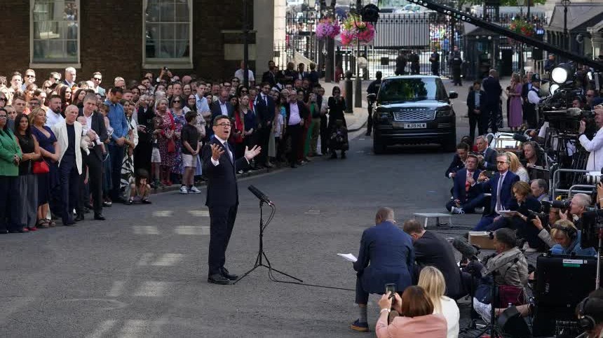 Tân Thủ tướng Andy Burnham và nỗ lực chèo lái con thuyền Anh vượt sóng gió