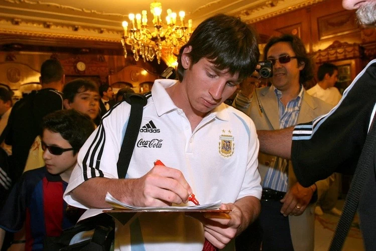 Lionel Messi và 6 kỳ World Cup: Hành trình từ chàng trai 18 tuổi đến huyền thoại của giải đấu Lionel Messi và 6 kỳ World Cup: Hành trình từ chàng trai 18 tuổi đến huyền thoại của giải đấu