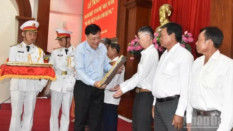Tỉnh Đồng Tháp: Trao tặng, truy tặng danh hiệu vinh dự Nhà nước Bà mẹ Việt Nam Anh hùng Tỉnh Đồng Tháp: Trao tặng, truy tặng danh hiệu vinh dự Nhà nước Bà mẹ Việt Nam Anh hùng