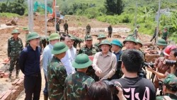 Phó Thủ tướng Hồ Quốc Dũng kiểm tra khắc phục hậu quả mưa lũ ở xã Mường Than, tỉnh Lai Châu