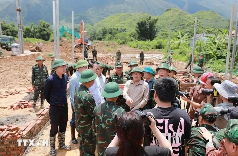 Phó Thủ tướng Hồ Quốc Dũng kiểm tra khắc phục hậu quả mưa lũ ở xã Mường Than, Lai Châu Phó Thủ tướng Hồ Quốc Dũng kiểm tra khắc phục hậu quả mưa lũ ở xã Mường Than, Lai Châu