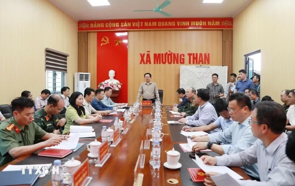 Phó Thủ tướng Hồ Quốc Dũng kiểm tra khắc phục hậu quả mưa lũ ở xã Mường Than, Lai Châu Phó Thủ tướng Hồ Quốc Dũng kiểm tra khắc phục hậu quả mưa lũ ở xã Mường Than, Lai Châu