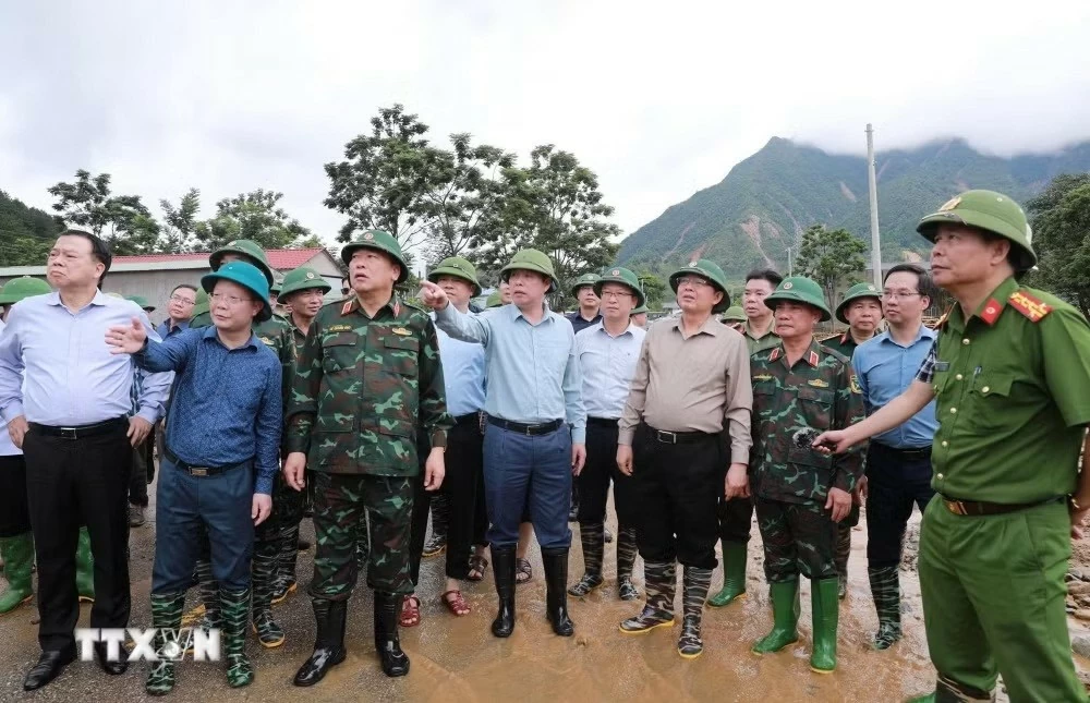 Phó Thủ tướng Hồ Quốc Dũng kiểm tra khắc phục hậu quả mưa lũ ở xã Mường Than, Lai Châu Phó Thủ tướng Hồ Quốc Dũng kiểm tra khắc phục hậu quả mưa lũ ở xã Mường Than, Lai Châu