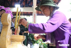 Cuộc đoàn viên của ký ức và nghĩa tình